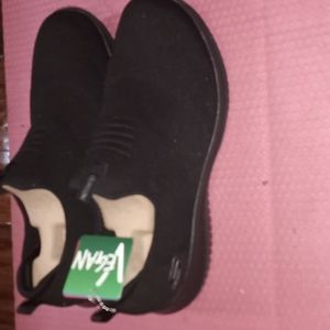 Skechers air-cooled memory foam washable vegan size 10